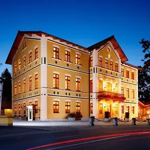 4* Hotel & Restaurant Waldschloss